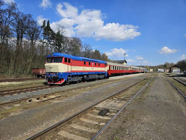 Mimořádnost u historického vlaku R 1354 Bezdrev
